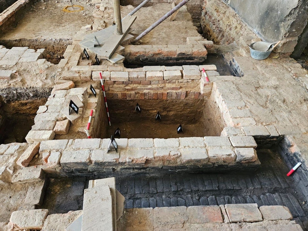 En obras de restauración del Complejo Hospitalario San Juan de Dios  encuentran más de mil elementos culturales arqueológicos 