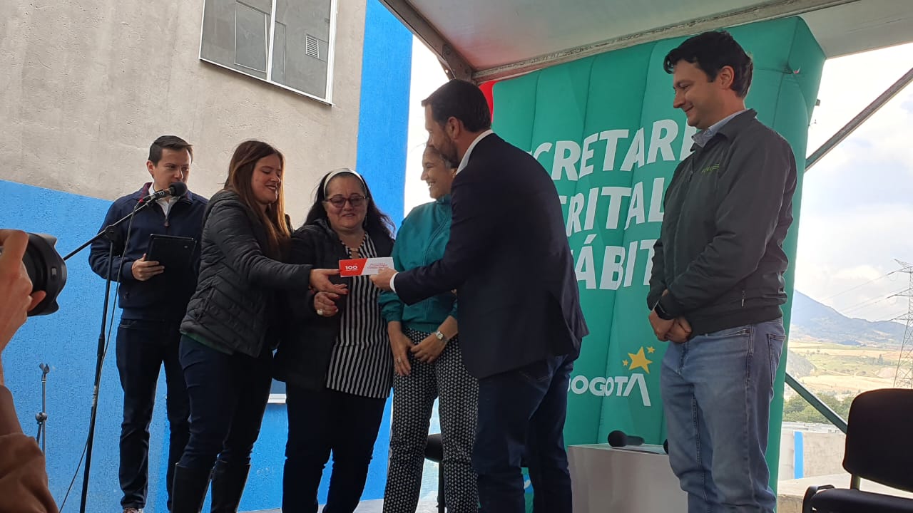 Distrito entregó 108 viviendas de interés prioritario en Usme, un paso  significativo hacia la equidad y la inclusión en Bogotá 