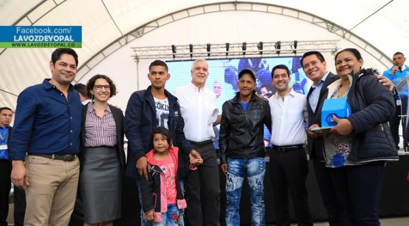 Con inversión de más de $6.000 millones, Gobierno entregó viviendas a víctimas del conflicto en Bogotá