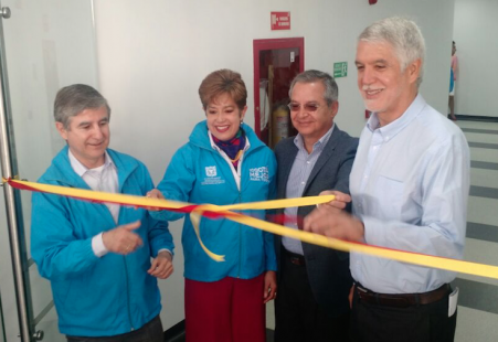 Imagen de alcalde Enrique Peñalosa en inauguración del Hospital